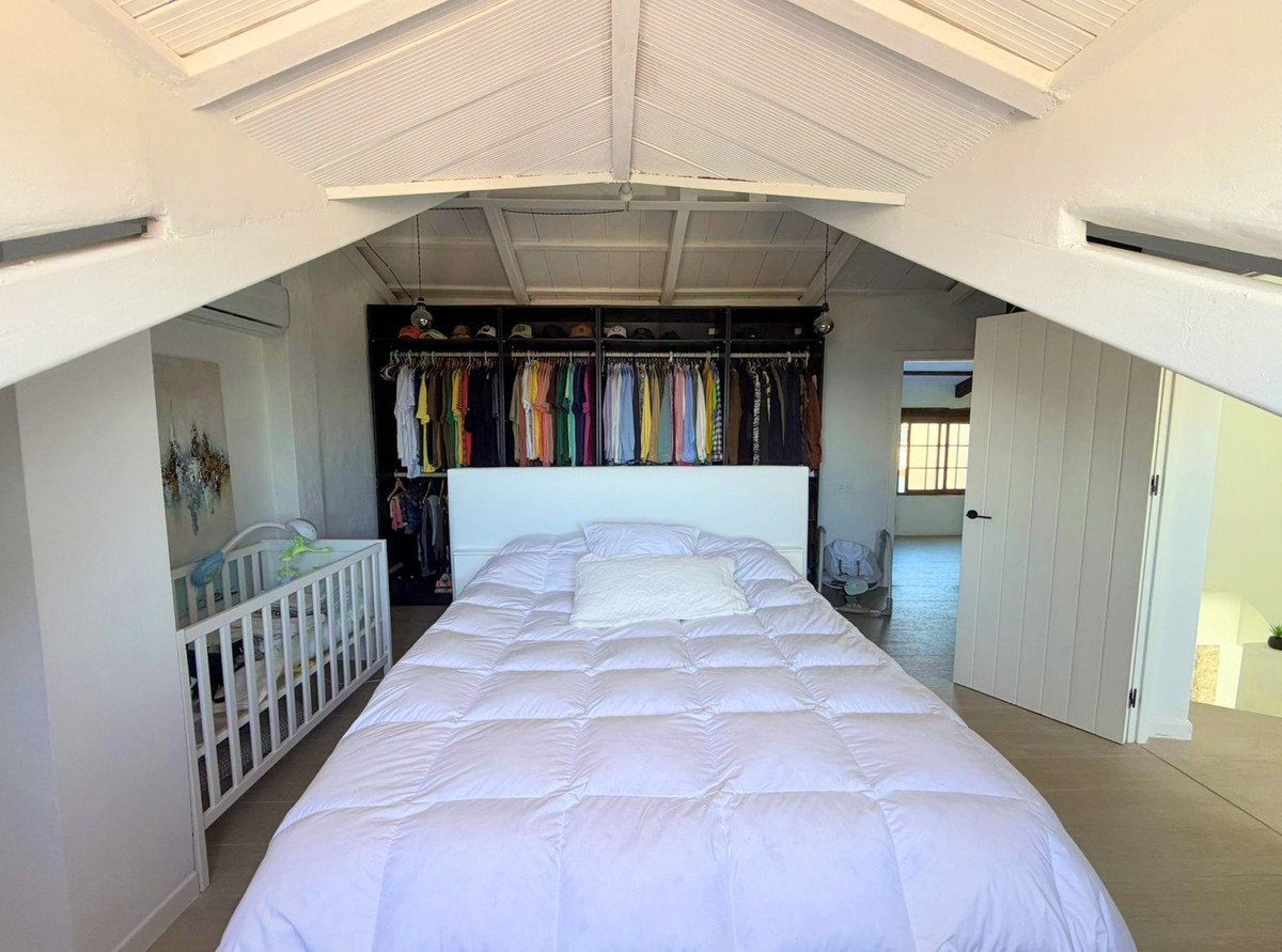 Se vende Villa - Chalet de 3 dormitorios en Costa Del Sol, Cadiz, España