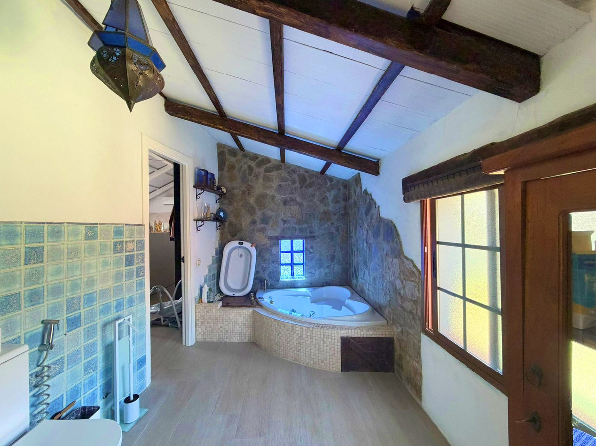 Se vende Villa - Chalet de 3 dormitorios en Costa Del Sol, Cadiz, España