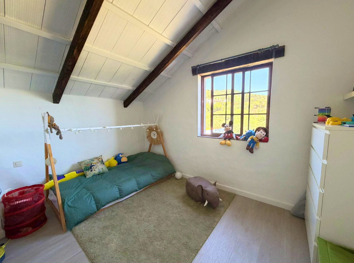 Se vende Villa - Chalet de 3 dormitorios en Costa Del Sol, Cadiz, España