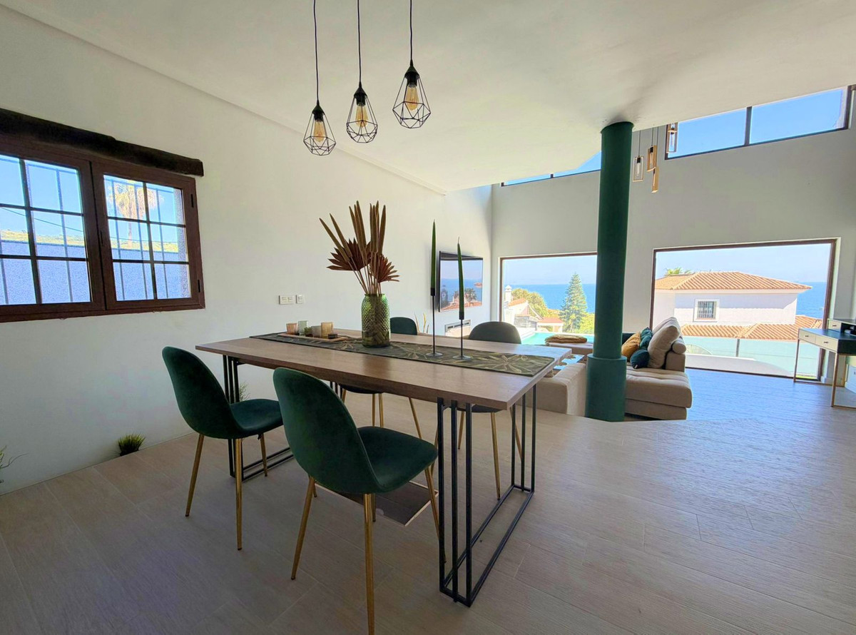 Se vende Villa - Chalet de 3 dormitorios en Costa Del Sol, Cadiz, España