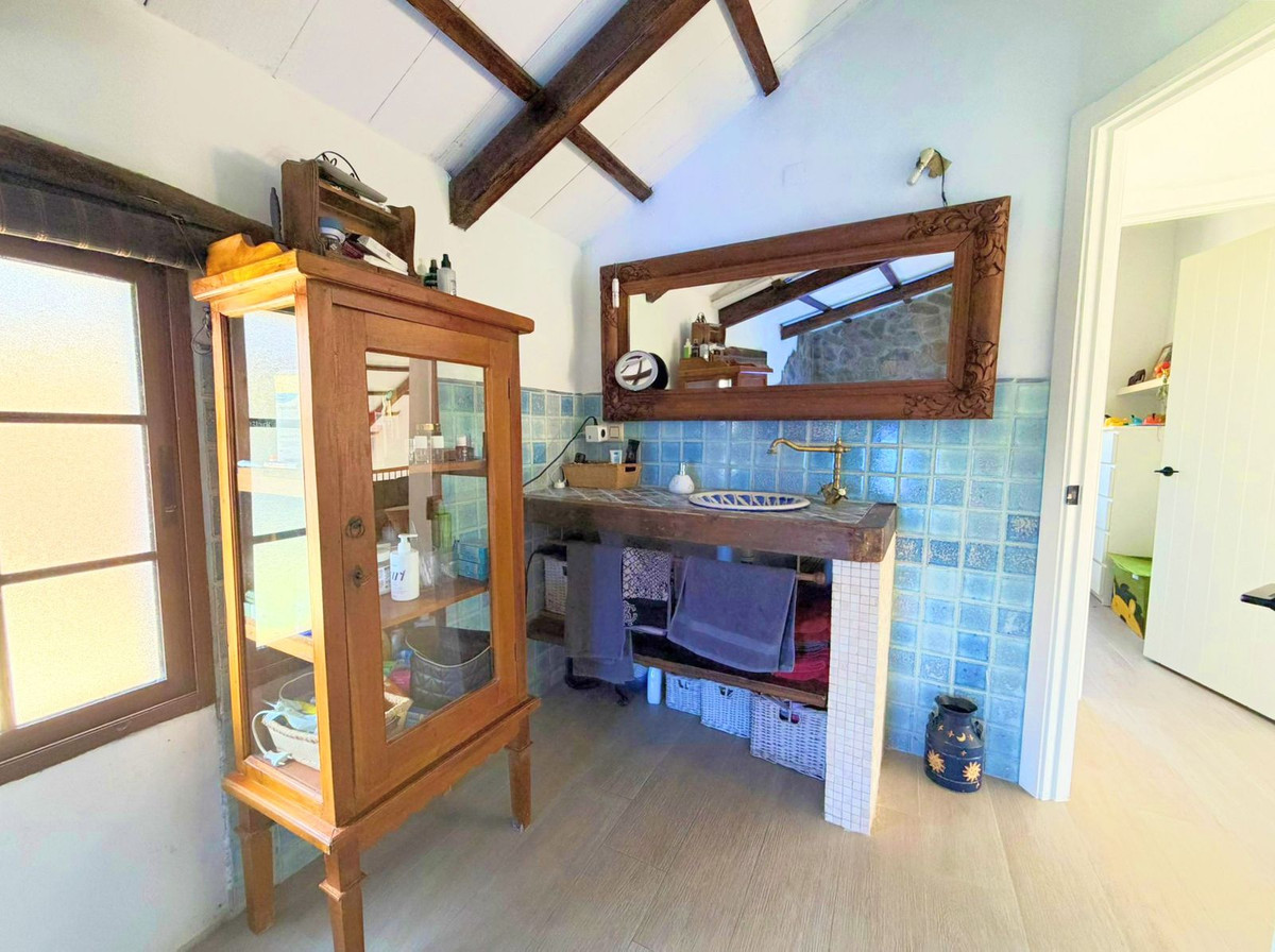 Se vende Villa - Chalet de 3 dormitorios en Costa Del Sol, Cadiz, España