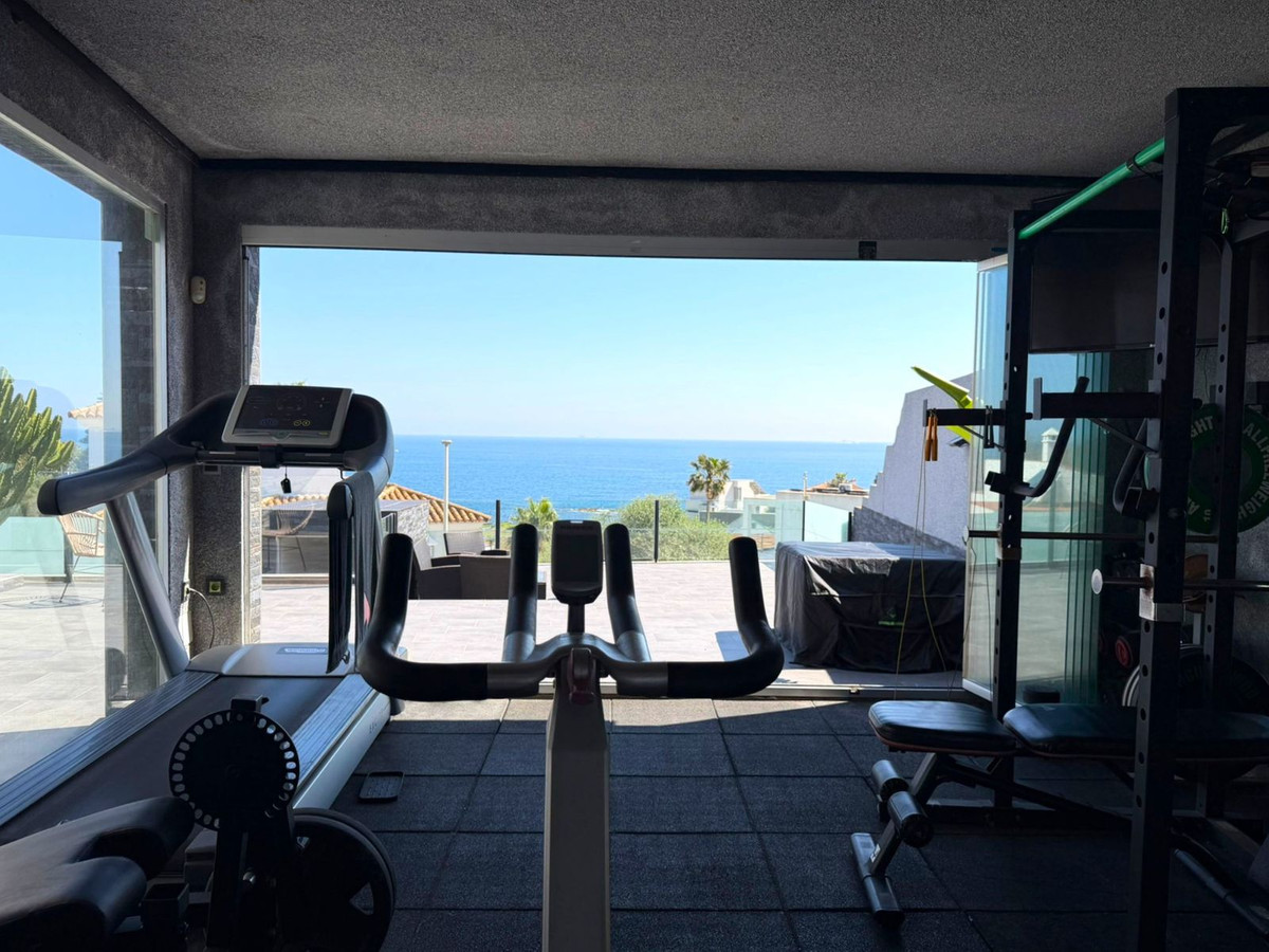 Se vende Villa - Chalet de 3 dormitorios en Costa Del Sol, Cadiz, España