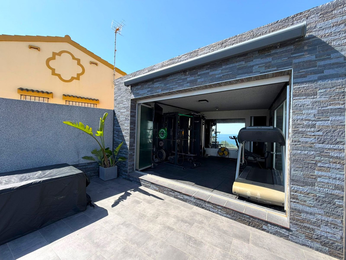 Se vende Villa - Chalet de 3 dormitorios en Costa Del Sol, Cadiz, España