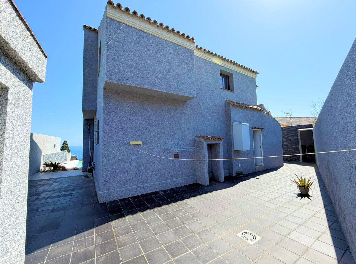 Se vende Villa - Chalet de 3 dormitorios en Costa Del Sol, Cadiz, España