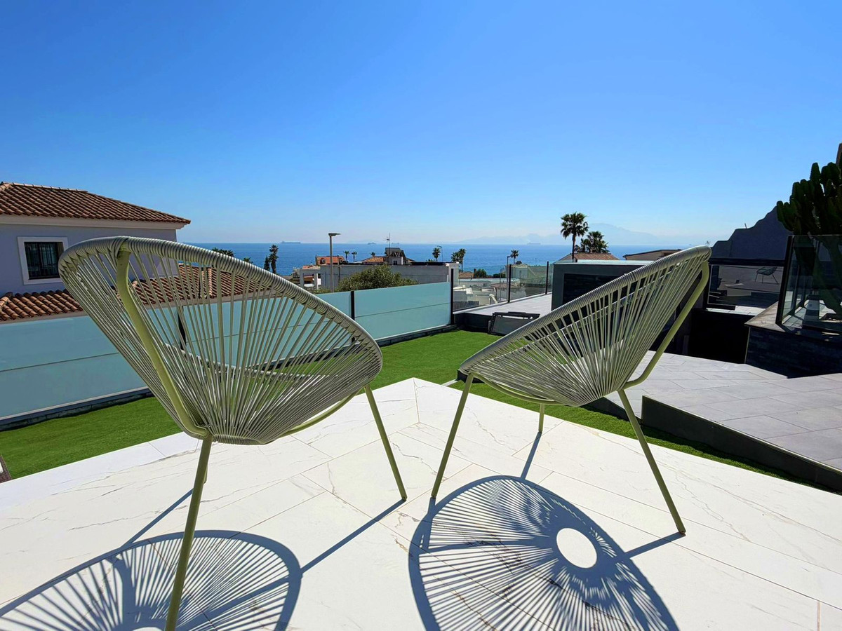 Se vende Villa - Chalet de 3 dormitorios en Costa Del Sol, Cadiz, España