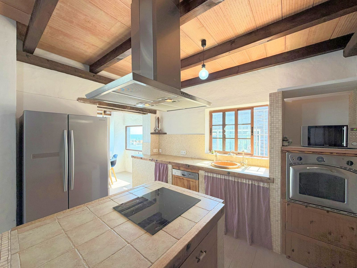 Se vende Villa - Chalet de 3 dormitorios en Costa Del Sol, Cadiz, España
