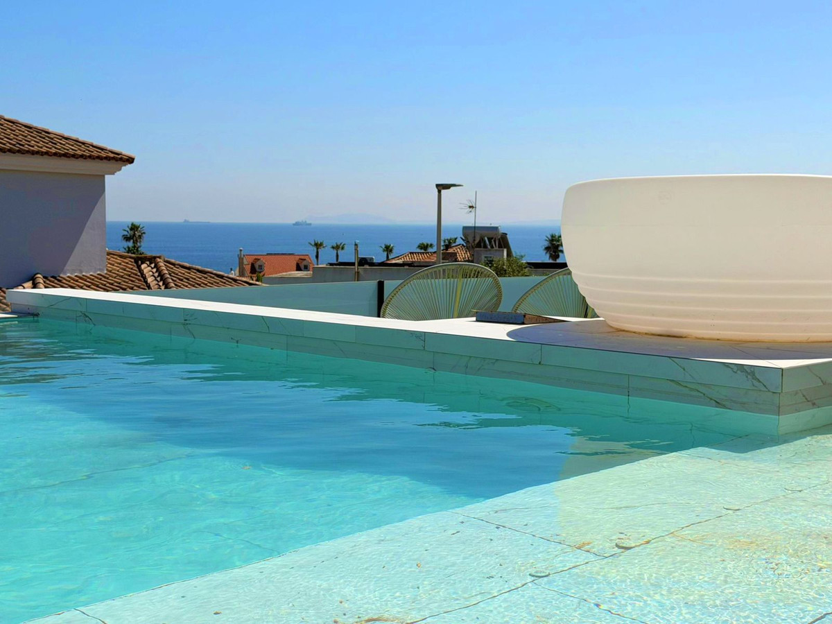 Se vende Villa - Chalet de 3 dormitorios en Costa Del Sol, Cadiz, España
