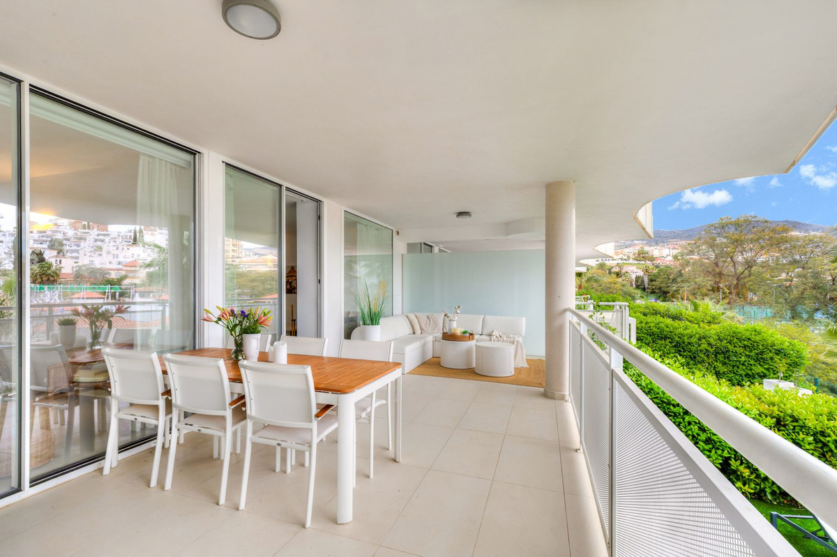 3 Bed Apartment for sale in Benalmadena Costa Costa Del Sol, Málaga, Spain