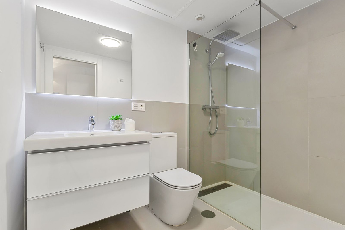 3 Bed Apartment for sale in Benalmadena Costa Costa Del Sol, Málaga, Spain
