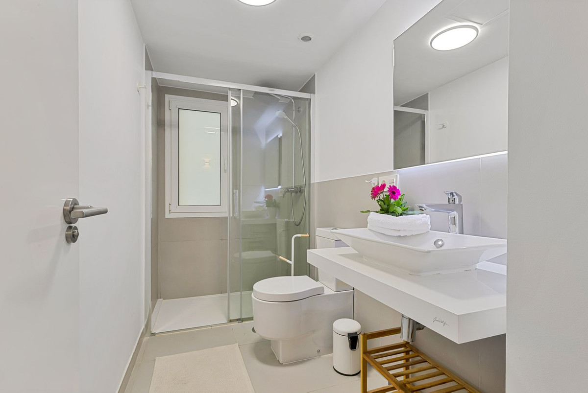 3 Bed Apartment for sale in Benalmadena Costa Costa Del Sol, Málaga, Spain