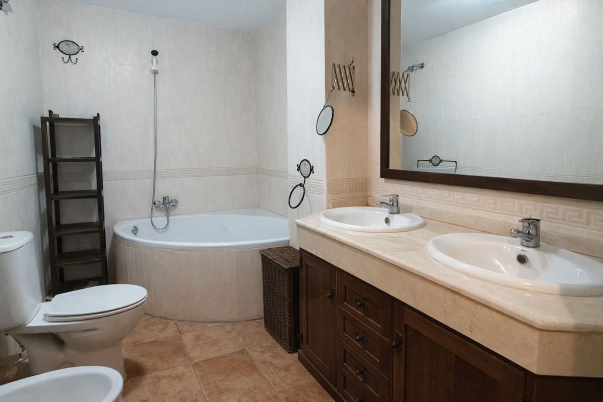 Se vende Adosada de 3 dormitorios en Costa Del Sol, Cadiz, España