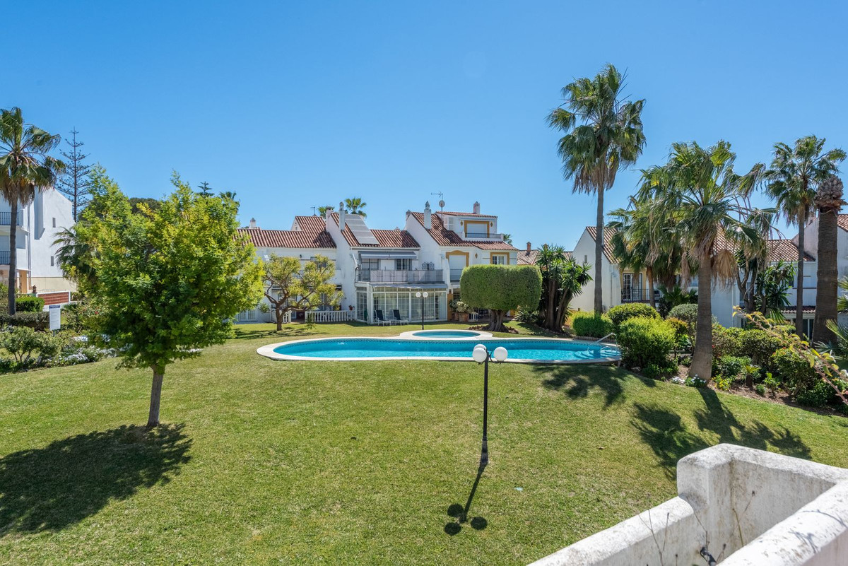 4 Bed Townhouse for sale in Atalaya Costa Del Sol, Málaga, Spain