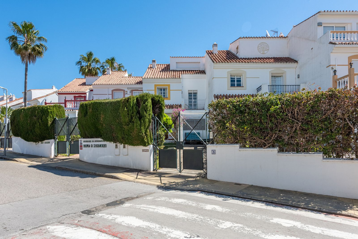 4 Bed Townhouse for sale in Atalaya Costa Del Sol, Málaga, Spain