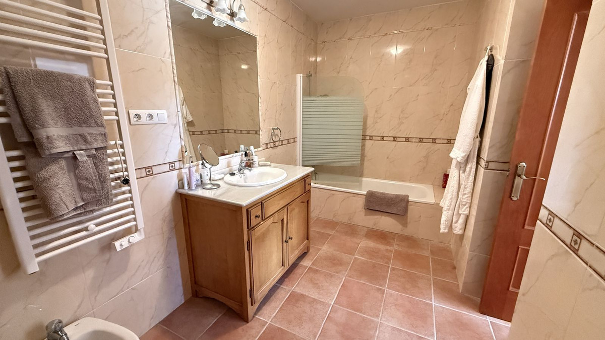 4 Bed Townhouse for sale in Alora Costa Del Sol, Málaga, Spain