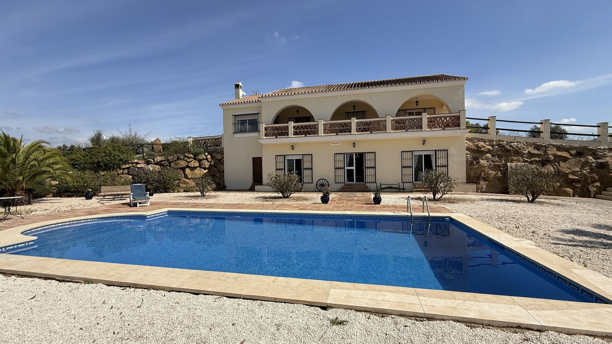 4 Bed Townhouse for sale in Alora Costa Del Sol, Málaga, Spain