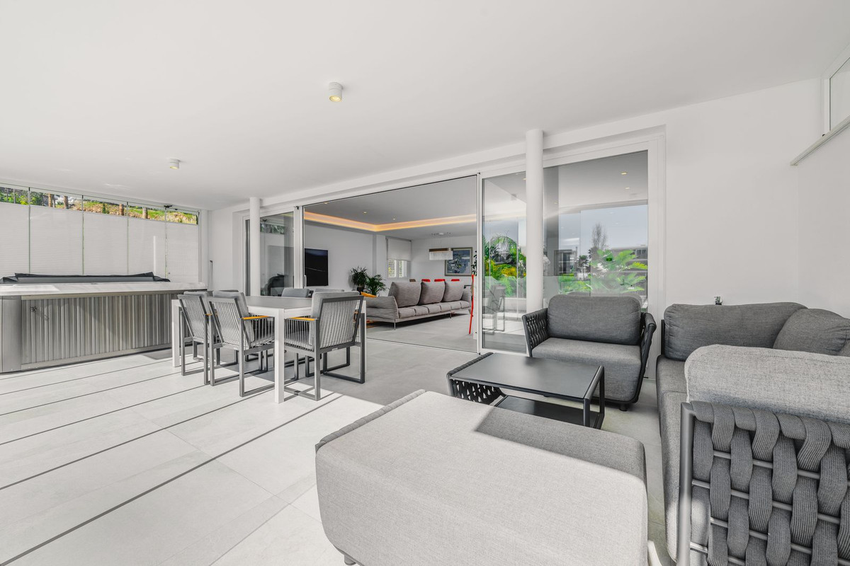 2 Bed Apartment for sale in Benalmadena Costa Costa Del Sol, Málaga, Spain