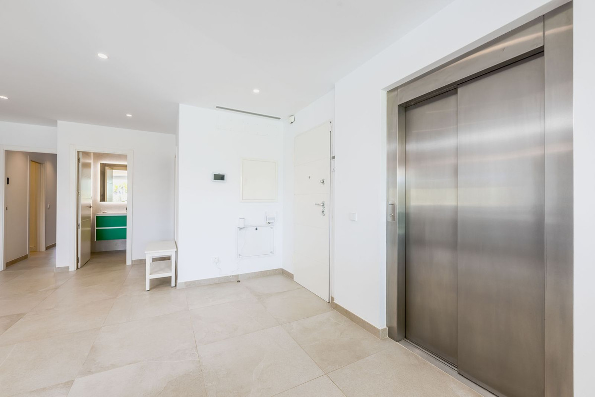 2 Bed Apartment for sale in Benalmadena Costa Costa Del Sol, Málaga, Spain