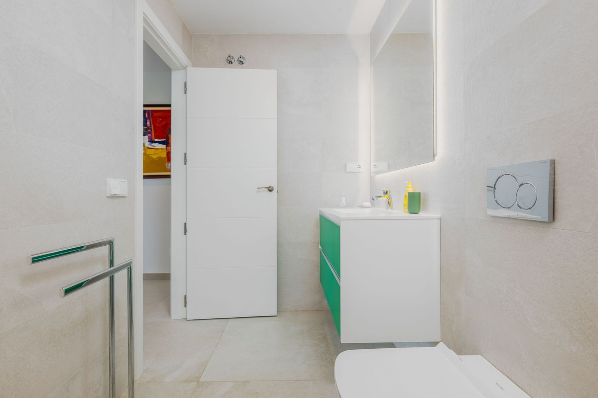 2 Bed Apartment for sale in Benalmadena Costa Costa Del Sol, Málaga, Spain