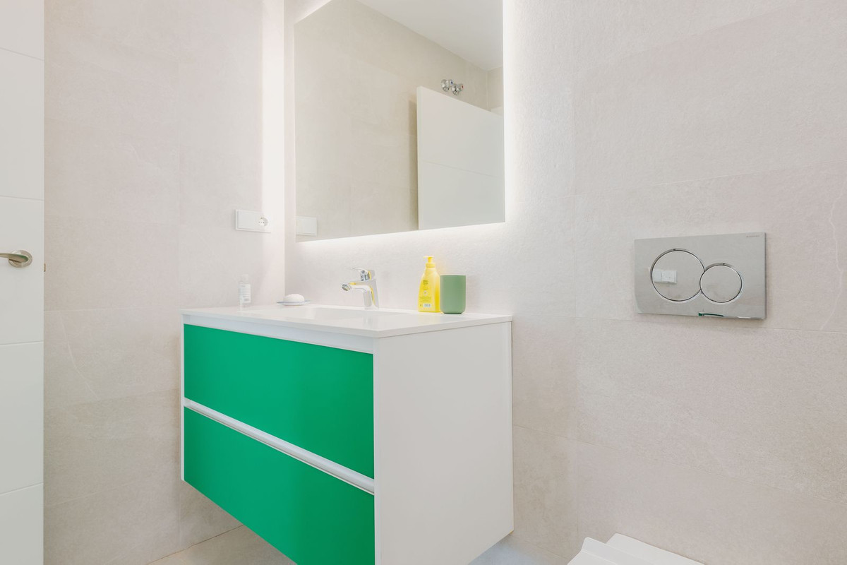2 Bed Apartment for sale in Benalmadena Costa Costa Del Sol, Málaga, Spain