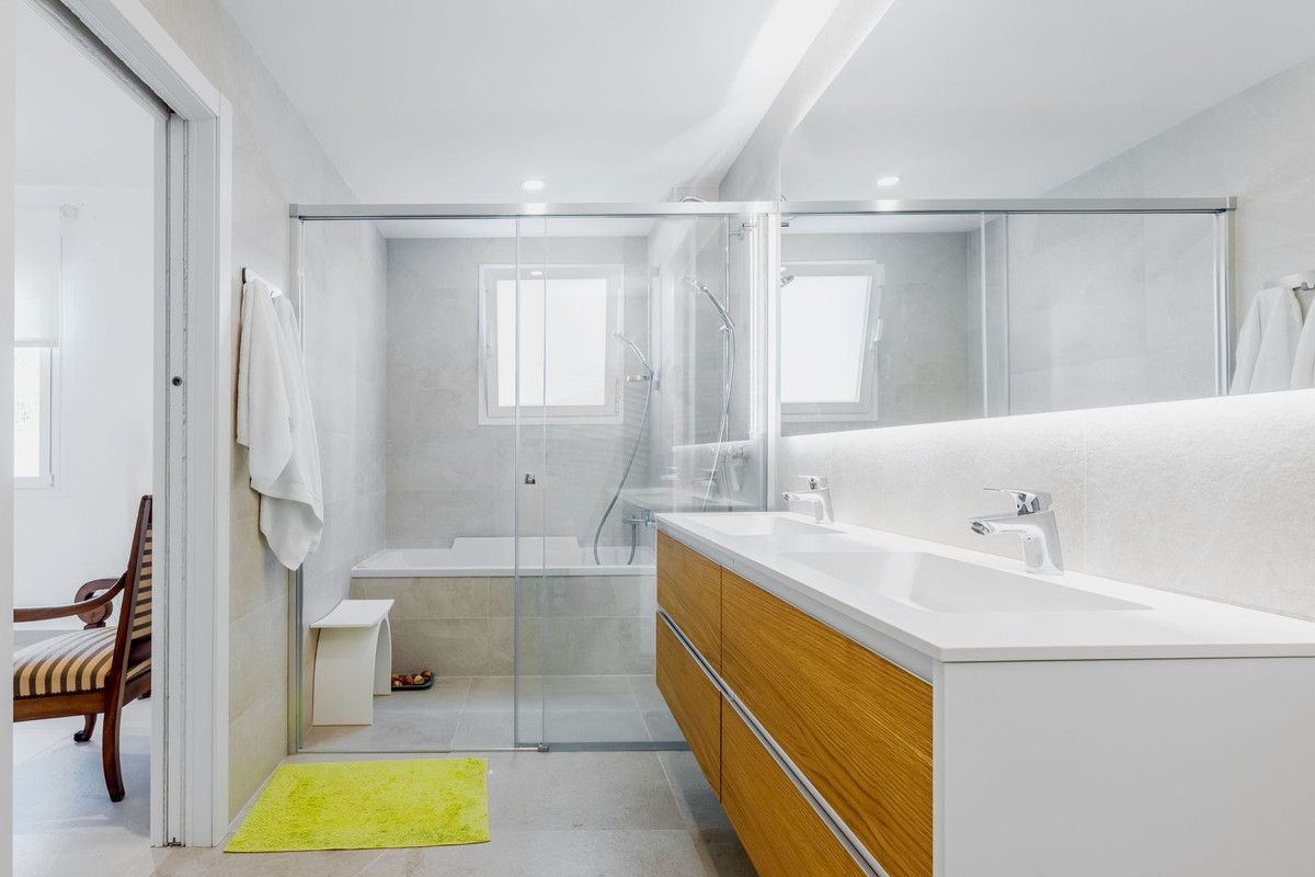 2 Bed Apartment for sale in Benalmadena Costa Costa Del Sol, Málaga, Spain