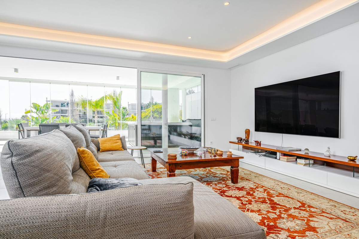 2 Bed Apartment for sale in Benalmadena Costa Costa Del Sol, Málaga, Spain
