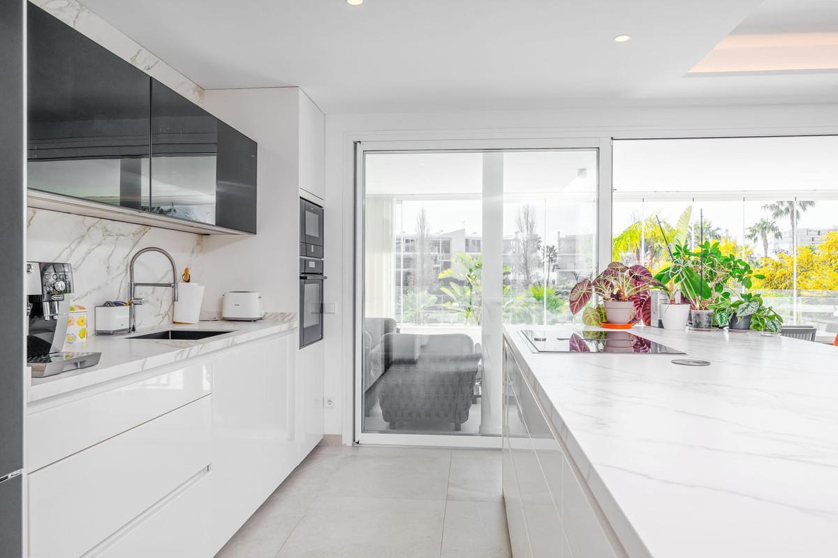 2 Bed Apartment for sale in Benalmadena Costa Costa Del Sol, Málaga, Spain