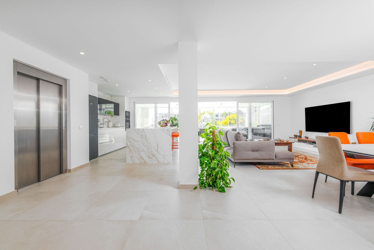 2 Bed Apartment for sale in Benalmadena Costa Costa Del Sol, Málaga, Spain