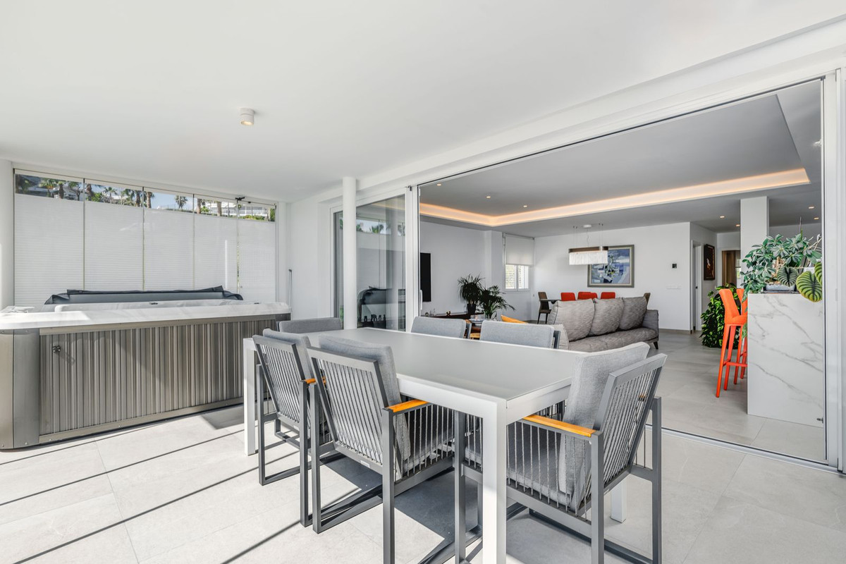 2 Bed Apartment for sale in Benalmadena Costa Costa Del Sol, Málaga, Spain