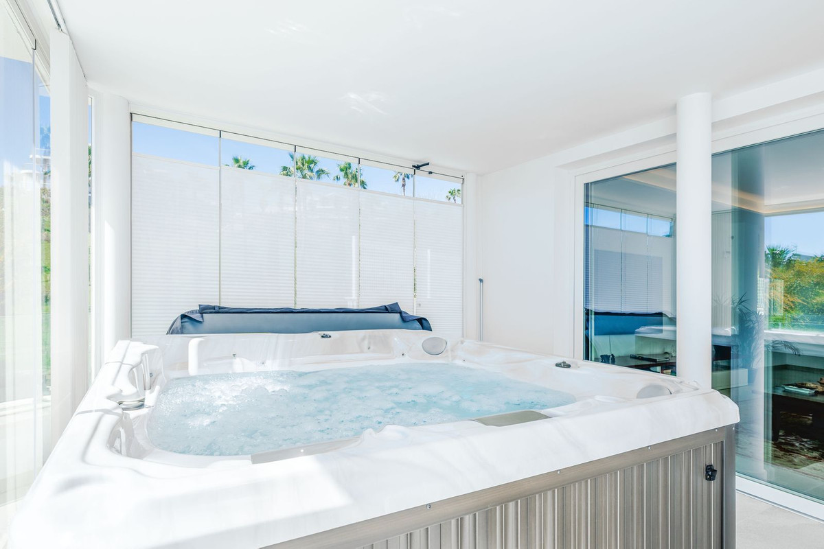 2 Bed Apartment for sale in Benalmadena Costa Costa Del Sol, Málaga, Spain