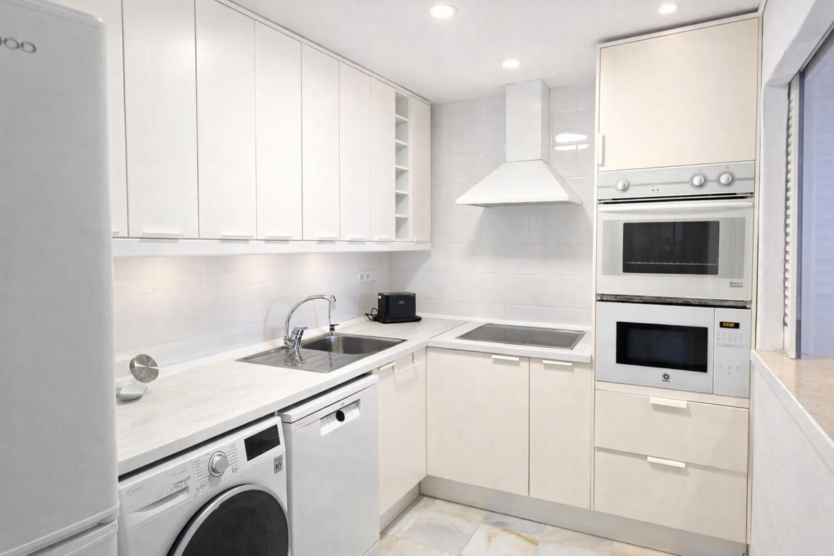 1 Bed Apartment for sale in Puerto Banús Costa Del Sol, Málaga, Spain