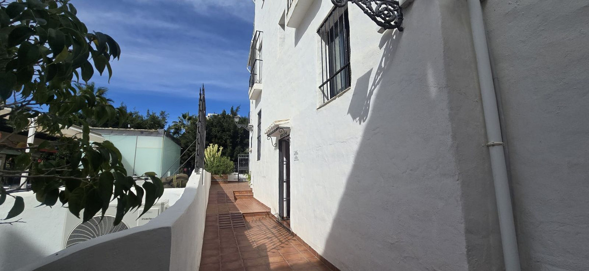 1 Bed Apartment for sale in Puerto Banús Costa Del Sol, Málaga, Spain