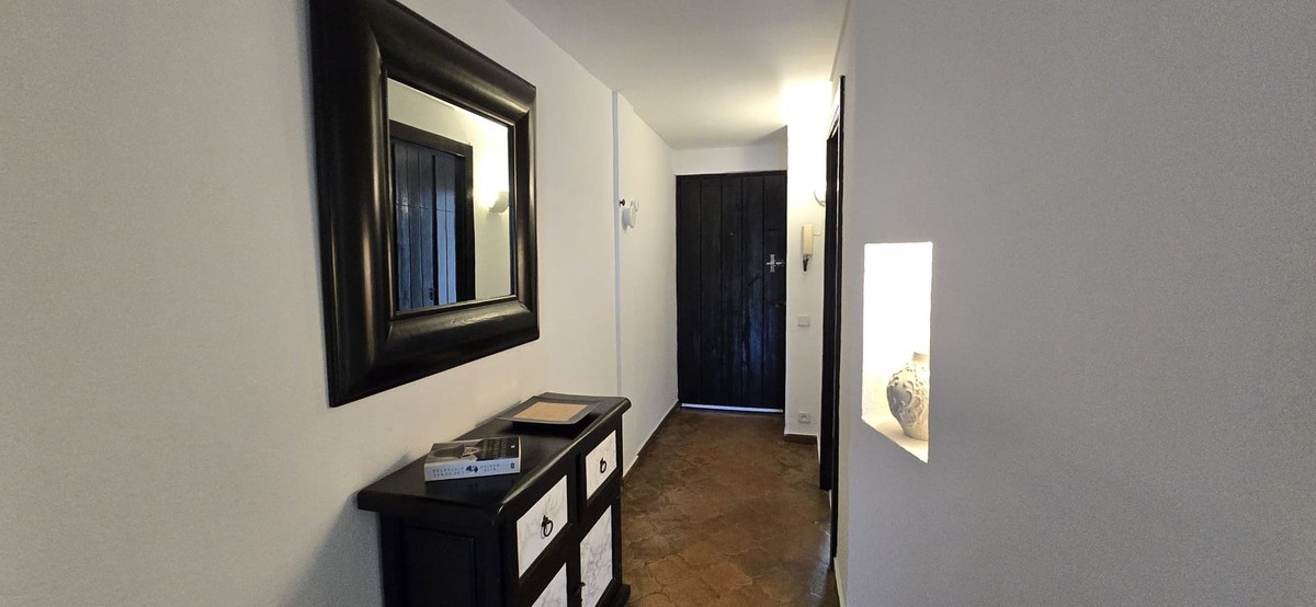 1 Bed Apartment for sale in Puerto Banús Costa Del Sol, Málaga, Spain