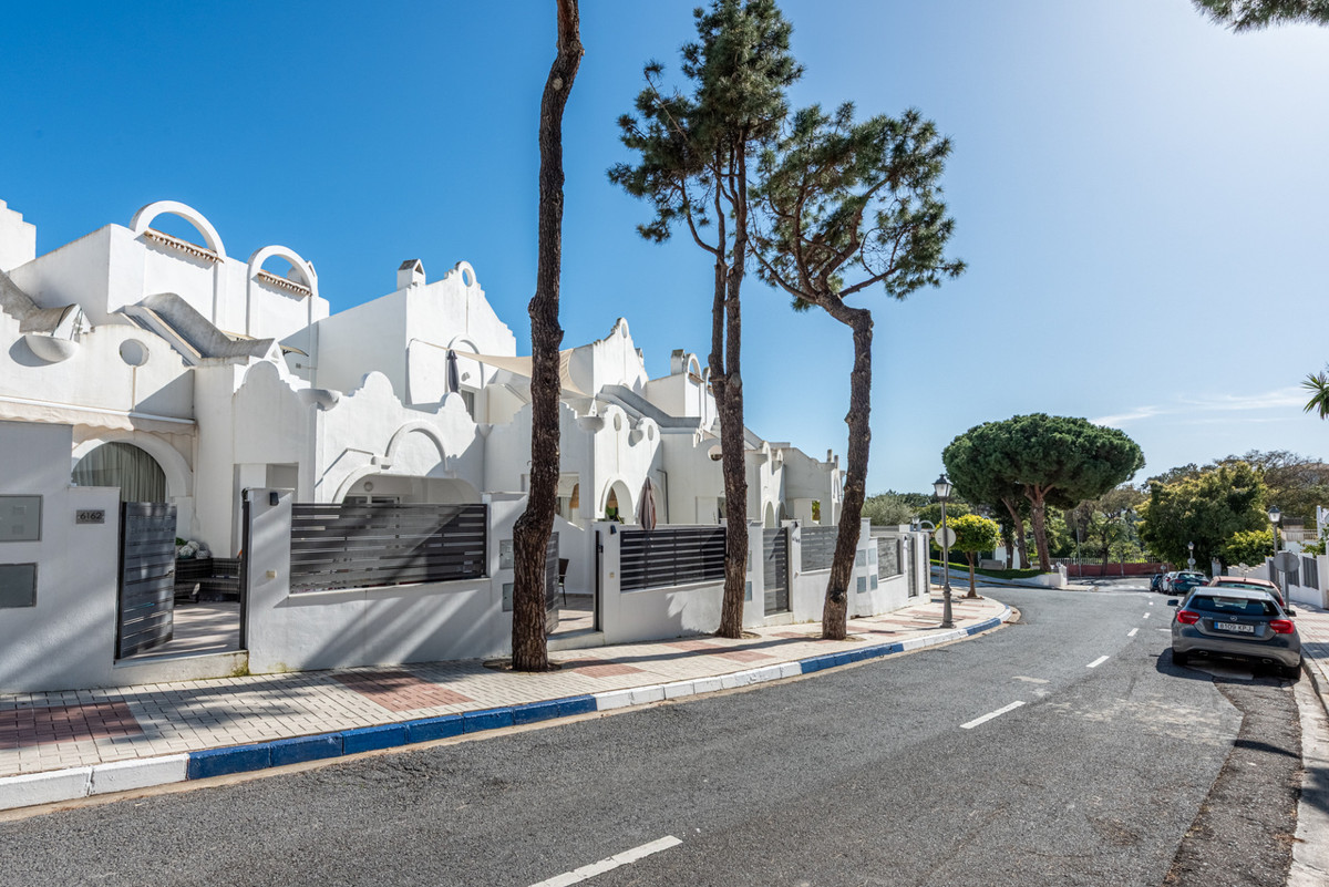2 Bed Townhouse for sale in Cabopino Costa Del Sol, Málaga, Spain