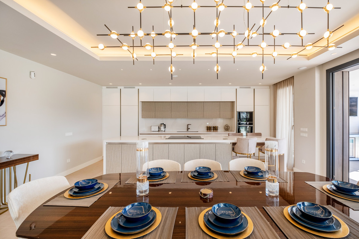 6 Bed Townhouse for sale in El Paraiso Costa Del Sol, Málaga, Spain