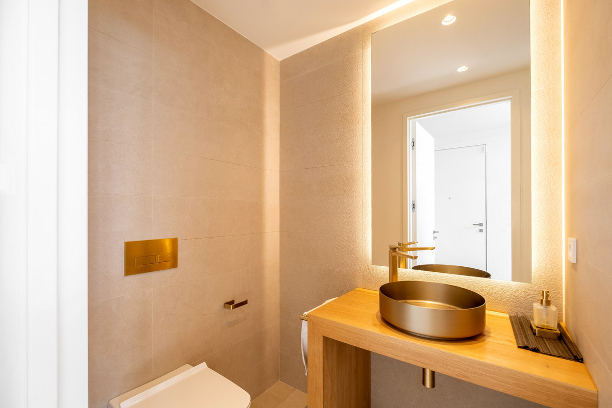 6 Bed Townhouse for sale in El Paraiso Costa Del Sol, Málaga, Spain