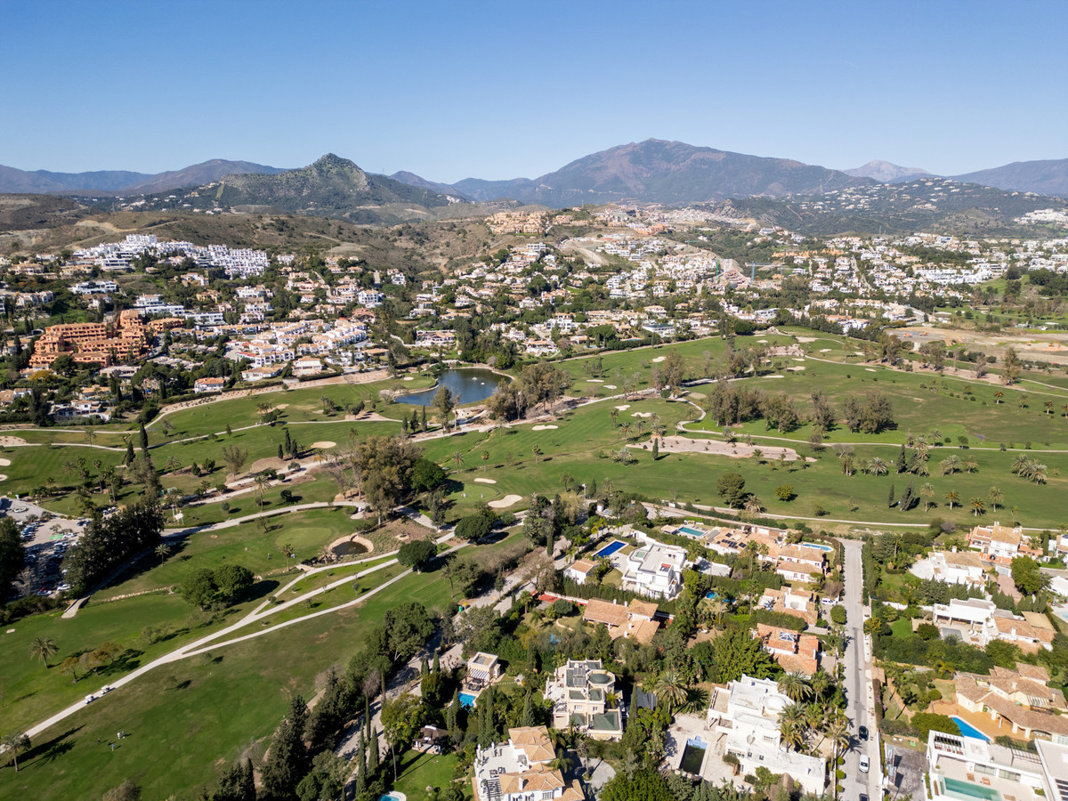 6 Bed Townhouse for sale in El Paraiso Costa Del Sol, Málaga, Spain