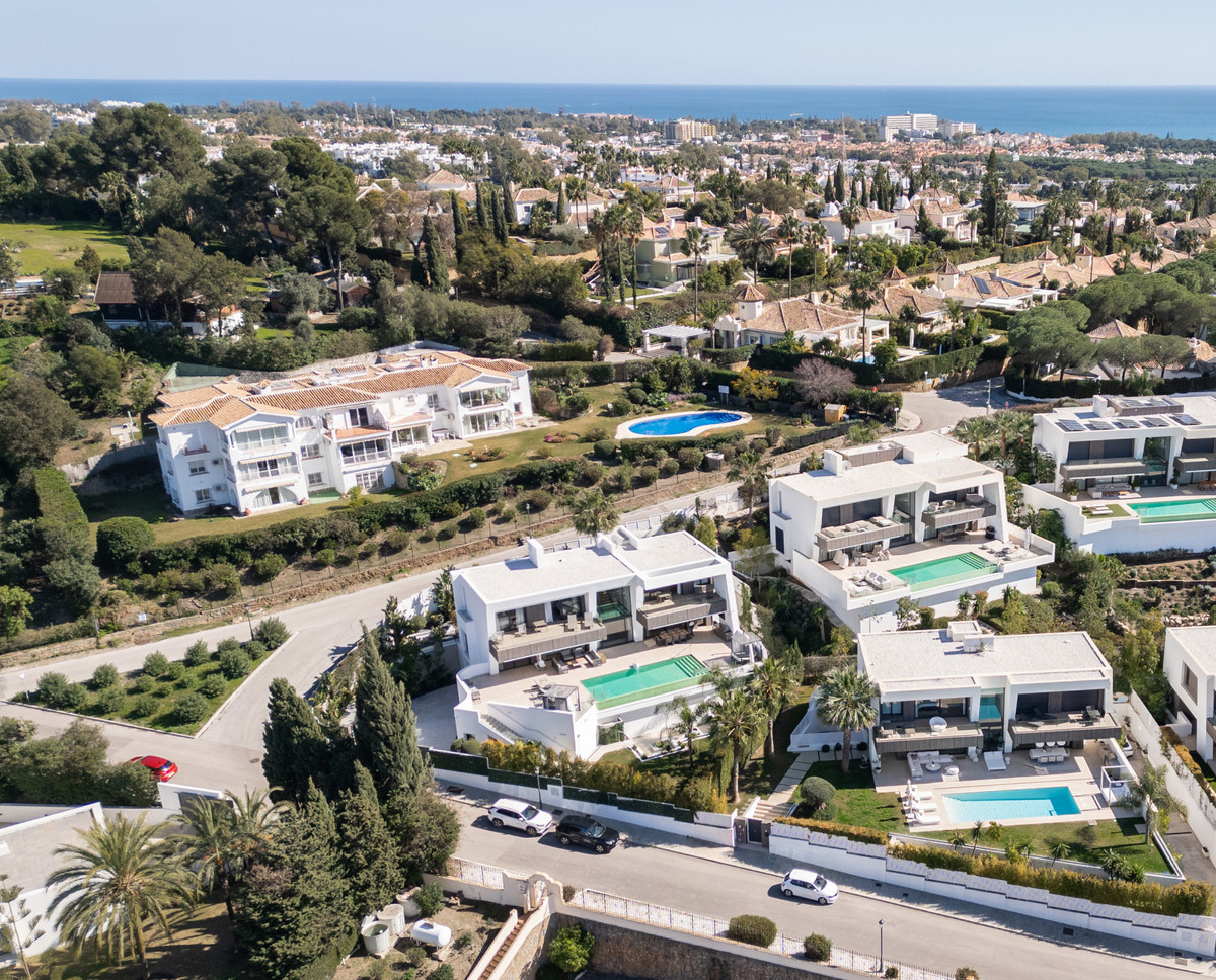 6 Bed Townhouse for sale in El Paraiso Costa Del Sol, Málaga, Spain