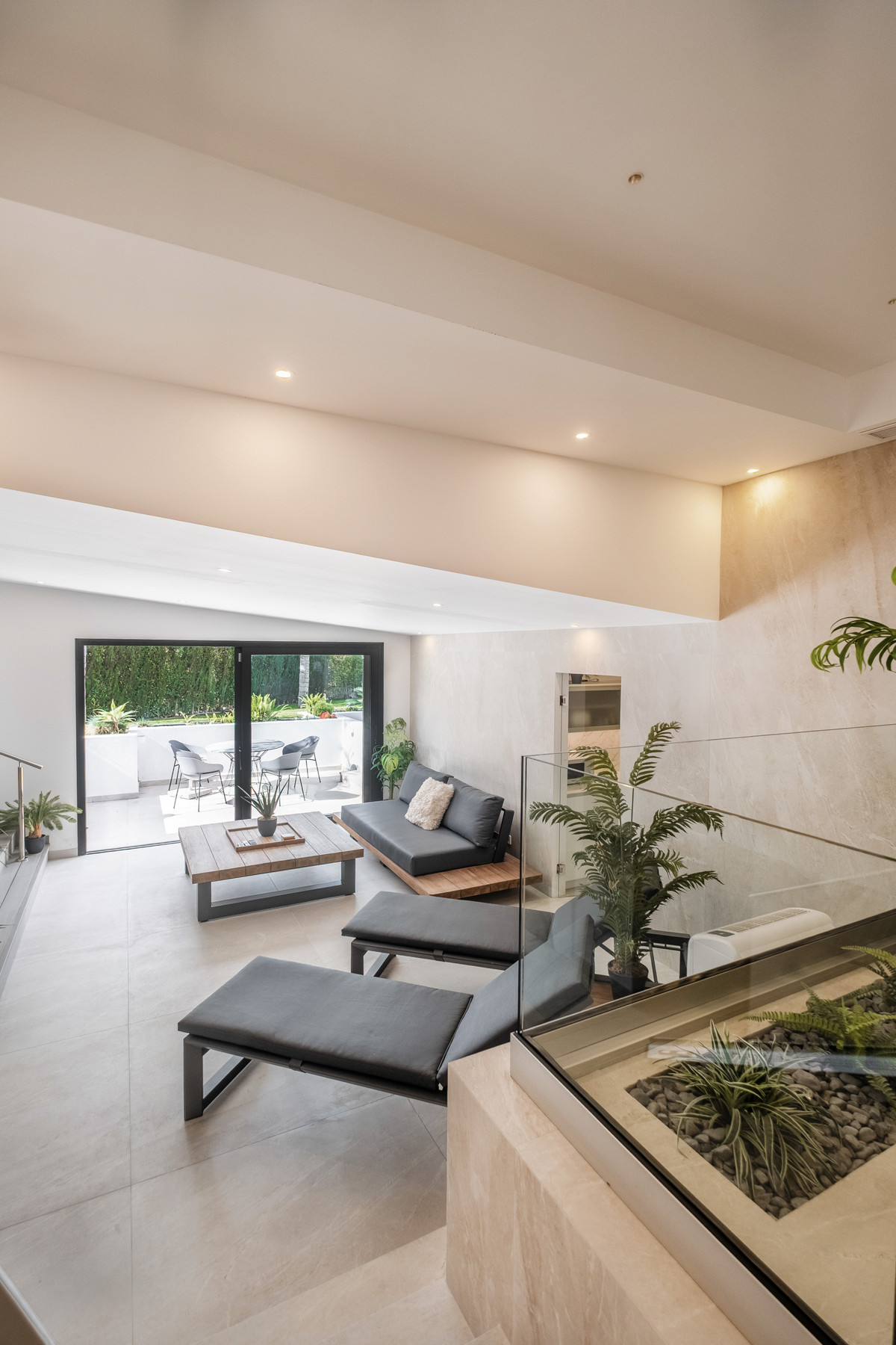 6 Bed Townhouse for sale in El Paraiso Costa Del Sol, Málaga, Spain