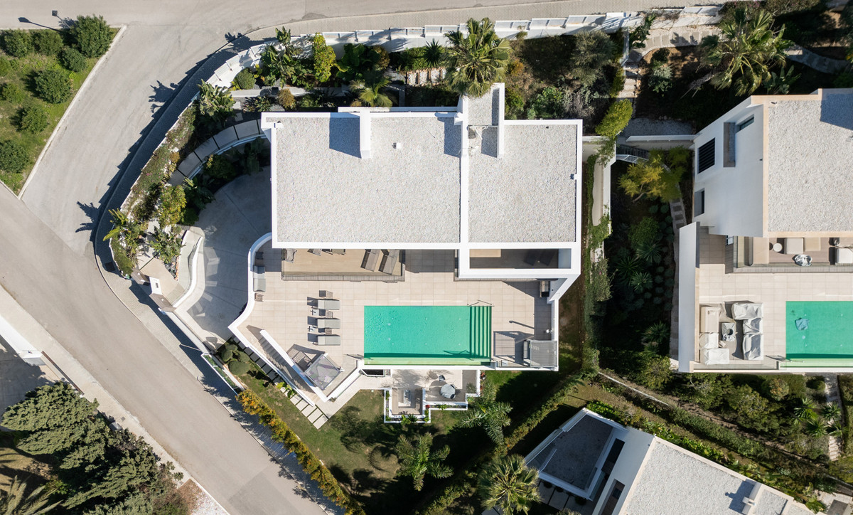 6 Bed Townhouse for sale in El Paraiso Costa Del Sol, Málaga, Spain