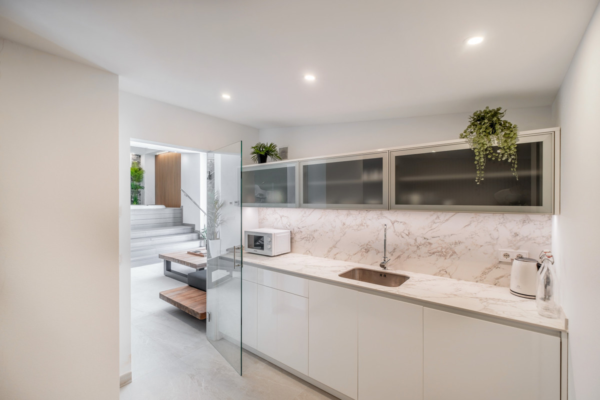 6 Bed Townhouse for sale in El Paraiso Costa Del Sol, Málaga, Spain