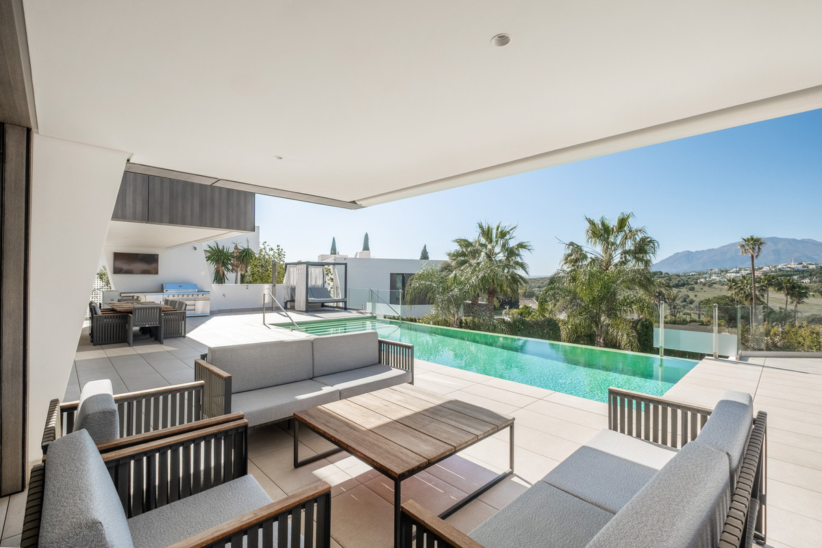 6 Bed Townhouse for sale in El Paraiso Costa Del Sol, Málaga, Spain
