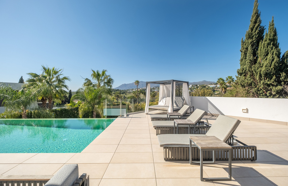 6 Bed Townhouse for sale in El Paraiso Costa Del Sol, Málaga, Spain
