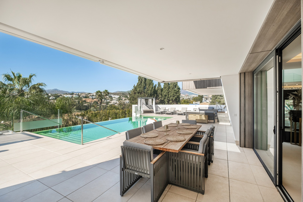 6 Bed Townhouse for sale in El Paraiso Costa Del Sol, Málaga, Spain