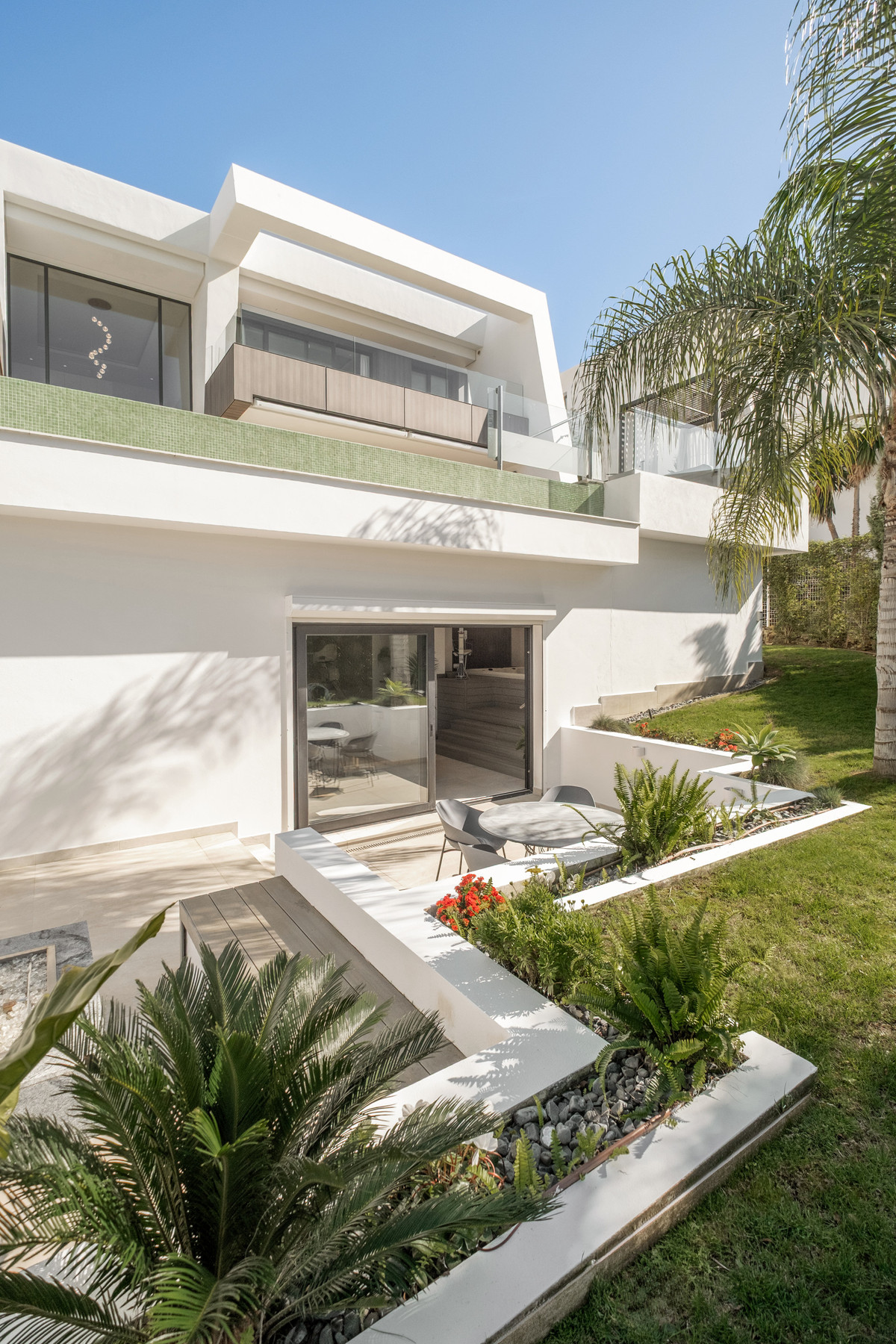 6 Bed Townhouse for sale in El Paraiso Costa Del Sol, Málaga, Spain