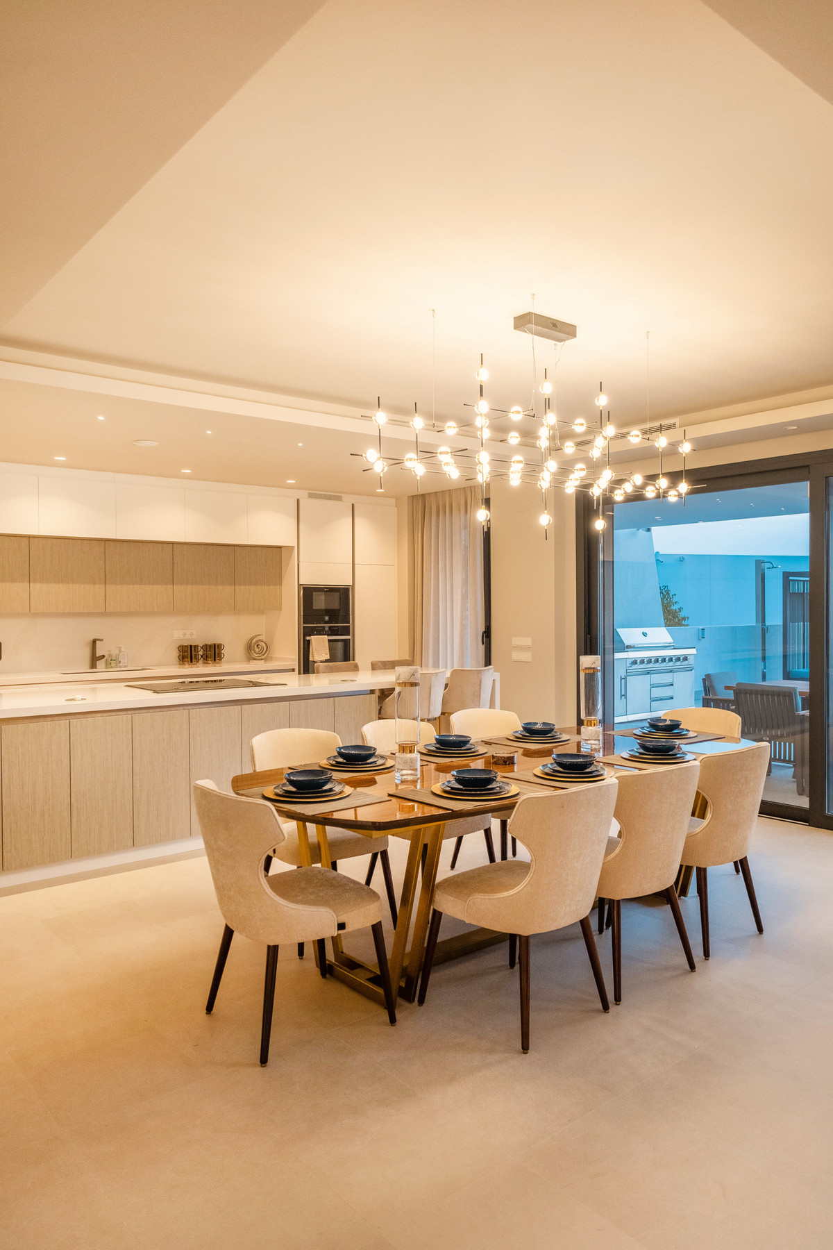6 Bed Townhouse for sale in El Paraiso Costa Del Sol, Málaga, Spain