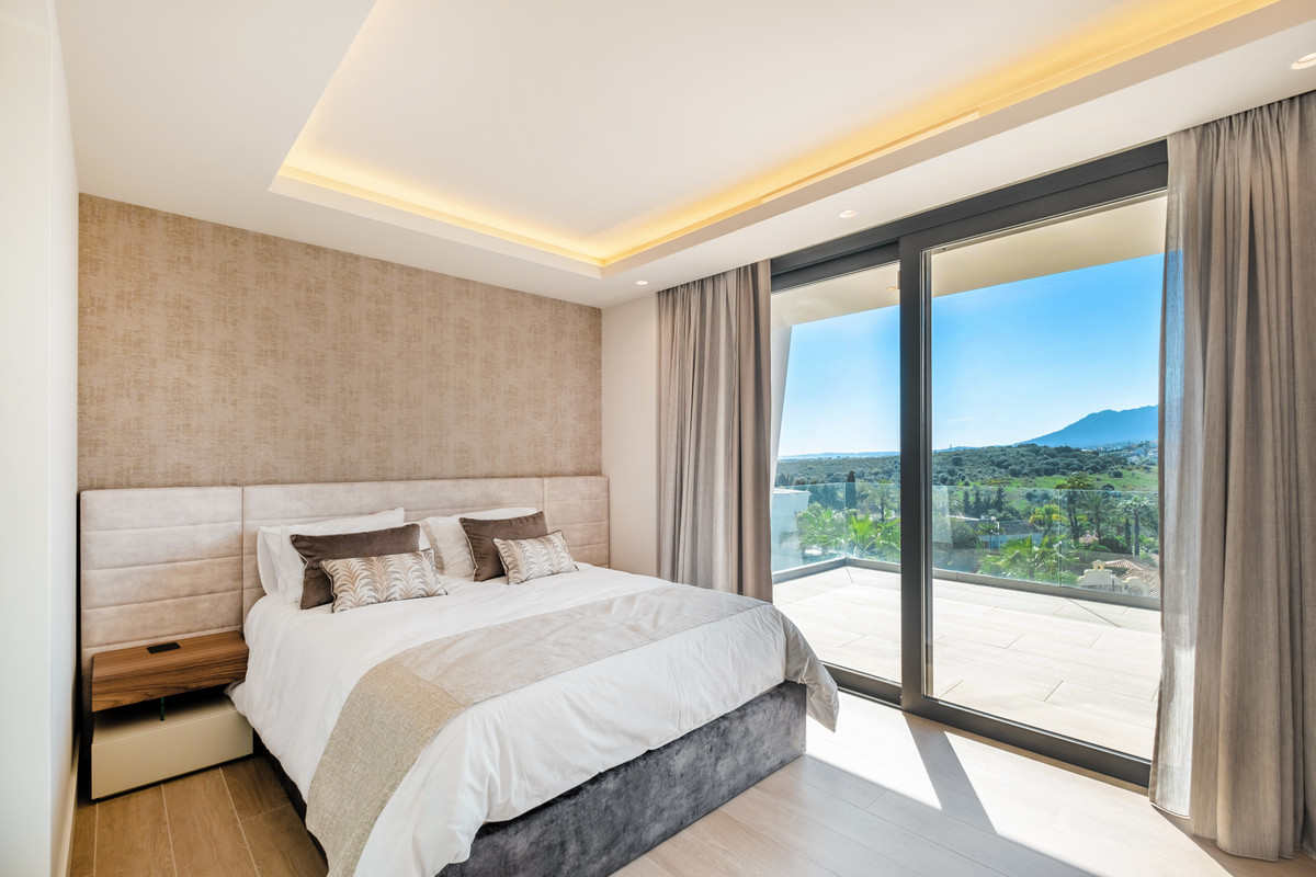 6 Bed Townhouse for sale in El Paraiso Costa Del Sol, Málaga, Spain