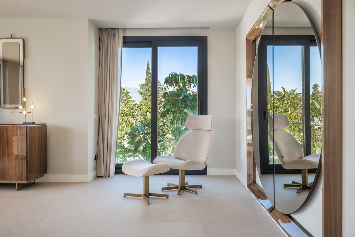 6 Bed Townhouse for sale in El Paraiso Costa Del Sol, Málaga, Spain