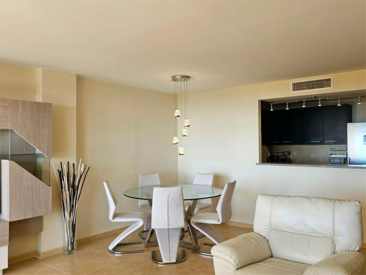Se vende Apartamento Planta Media de 3 dormitorios en Costa Del Sol, Málaga, España