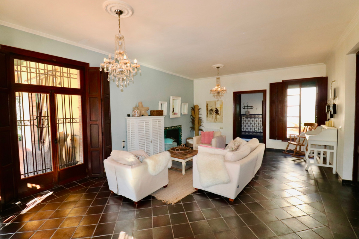 Se vende Villa - Chalet de 6 dormitorios en Costa Blanca, Alicante, España