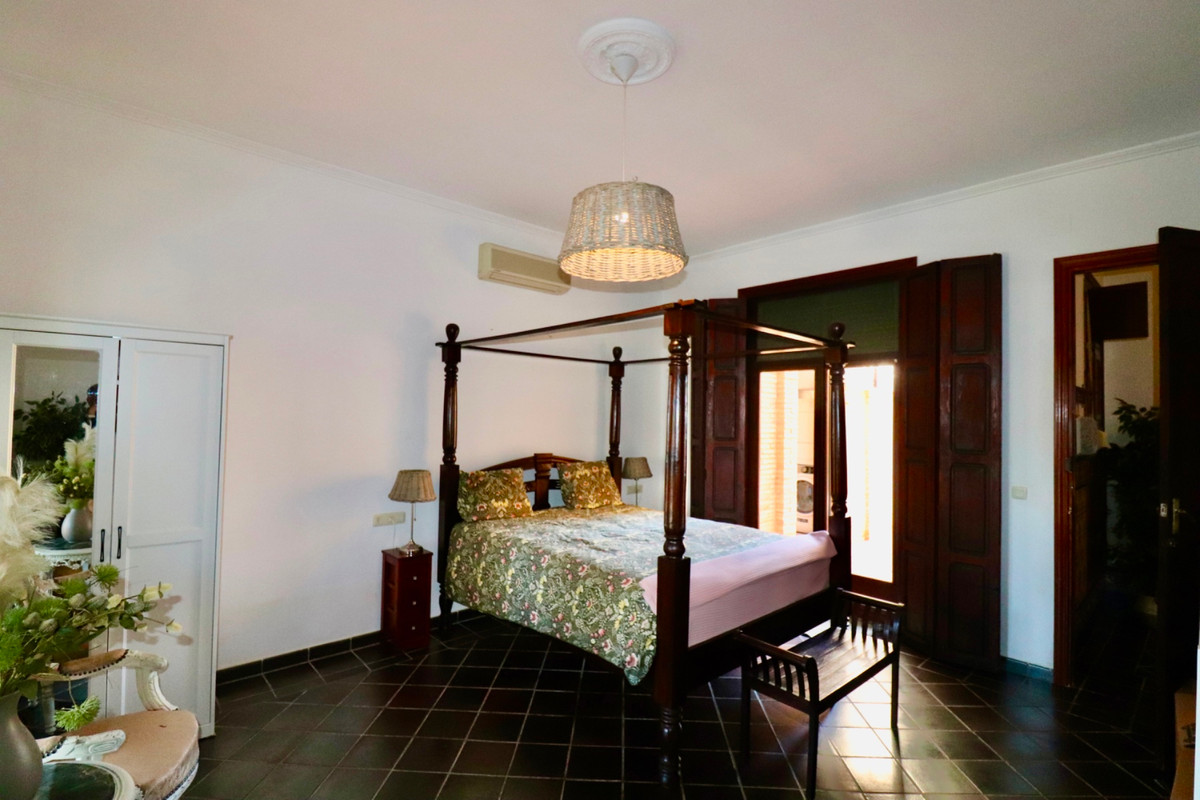Se vende Villa - Chalet de 6 dormitorios en Costa Blanca, Alicante, España